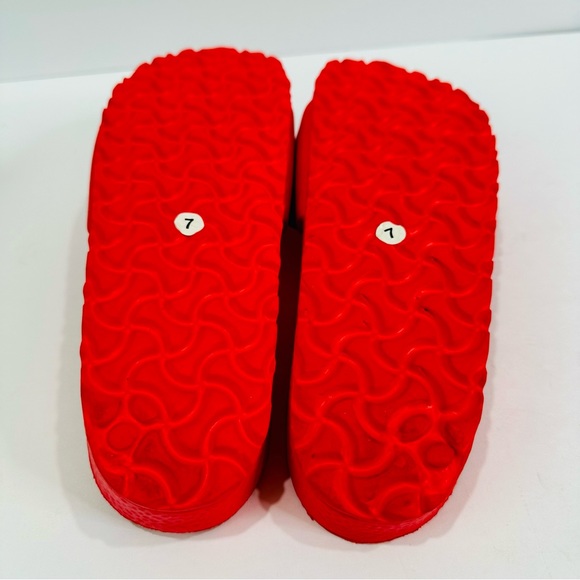 🩷 SALMON COLORED SANDALS LIKE NEW SIZE 7 BEACH VACATION OR DAILY COMFY WEAR - Picture 9 of 9